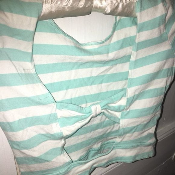 Hollister Bow-Back Striped Crop Top - Picture 4 of 5